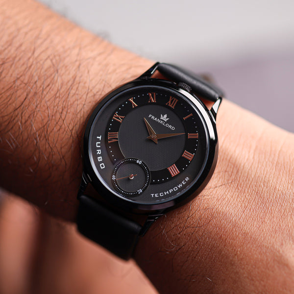 Wrist shot of Franklord Split Turbo – Noir Tech showcasing the sleek all-black design in action.